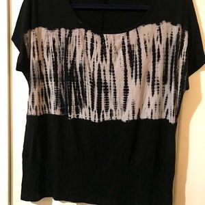 B.L.E.U. Pullover knit shirt in black and white XL